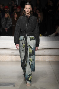 act-n-1-rtw-fall-2019-milan-fashion-week-mfw-010.thumb.jpg.4c8e4d15ac1bb030174494b39342cde4.jpg