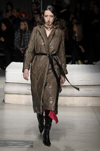act-n-1-rtw-fall-2019-milan-fashion-week-mfw-016.thumb.jpg.28c2ff42c6a128446cdfbcf45c56c727.jpg