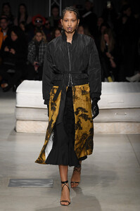 act-n-1-rtw-fall-2019-milan-fashion-week-mfw-038.thumb.jpg.60e2374363871aea9cea59b3719a8ae4.jpg