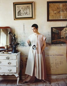ad6e1040e2252e17c4165b2c9f2405c264e98970_vogue_ewydanie_numer_13_page_192.thumb.jpg.fdf1bd9fd31829c2097942dd96b3c174.jpg
