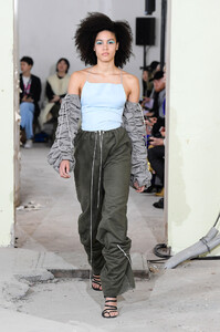 afterhomework-rtw-fall-2019-paris-fashion-week-pfw-023-1.thumb.jpg.09ef587e2ce8cf24d8bdf37f52d4d1ef.jpg
