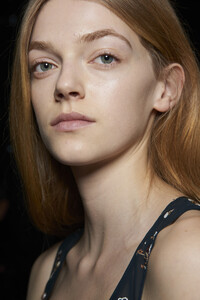 agnona-bks-v-rf19-0827.thumb.jpg.f3e4b17c2d17b2bc53e57e0662a01fb0.jpg