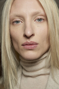 agnona-bks-v-rf19-0837.thumb.jpg.774ec74d845eff29afe91d59af5f50e4.jpg