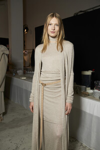 agnona-bks-v-rf19-1000.thumb.jpg.7c31d2b20ac9c896d716f61c24bf042d.jpg