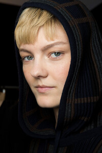 akris-bks-m-rf19-0361.thumb.jpg.69696ea8f1587756dd8a4b71784ff24d.jpg