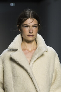 akris-clp-rf19-0789.thumb.jpg.805cacfda9fcee1b10e2af7a72c61afe.jpg