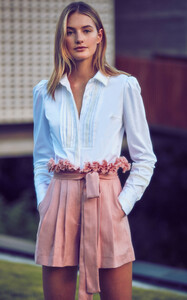 alexis-pink-jolan-tie-front-pleated-linen-shorts.thumb.jpg.eb31fad1e18f1f9baaff7d662bad26f4.jpg