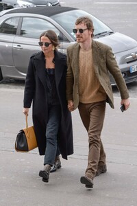 alicia-vikander-michael-fassbender-arriving-at-girafe-restaurant-in-paris-6.thumb.jpg.83329238cf50c2e08db1835583e61862.jpg