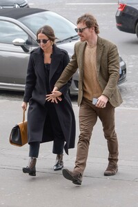 alicia-vikander-michael-fassbender-arriving-at-girafe-restaurant-in-paris-7.thumb.jpg.71ad182da8ac5dc423669bfe40e459fe.jpg