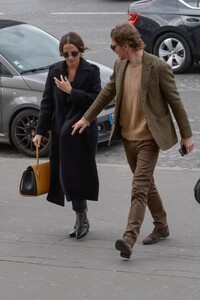 alicia-vikander-michael-fassbender-arriving-at-girafe-restaurant-in-paris-8.thumb.jpg.edf290947e00d0c6e43e7ce1f0649b23.jpg