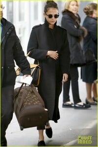 alicia-vikander-nyc-march-2019-03.thumb.jpg.70bc9ae4076c835a0d5c8511e96815b0.jpg