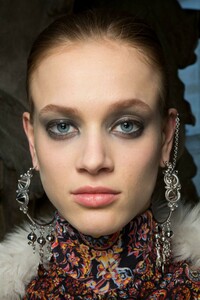 backstage-defile-altuzarra-automne-hiver-2019-2020-paris-coulisses-41.thumb.jpg.b37e175ccb4ad479190993eedf78a5fa.jpg
