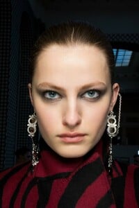 backstage-defile-altuzarra-automne-hiver-2019-2020-paris-coulisses-71.thumb.jpg.2ede3cc7d733cc79d3368f9e0b218dd8.jpg