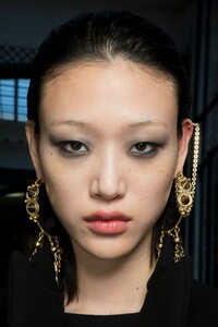 backstage-defile-altuzarra-automne-hiver-2019-2020-paris-coulisses-75.thumb.jpg.a604e0e936b059fc688833f90d0821ba.jpg