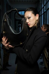 backstage-defile-altuzarra-automne-hiver-2019-2020-paris-coulisses-77.thumb.jpg.04a3347724913c757631d7920ea6784d.jpg