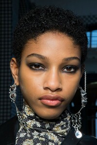 backstage-defile-altuzarra-automne-hiver-2019-2020-paris-coulisses-78.thumb.jpg.72abf7dc525d25644fa6133f0c67e5f4.jpg