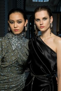 backstage-defile-altuzarra-automne-hiver-2019-2020-paris-coulisses-88.thumb.jpg.f3fa8a5fb812236eb69776f327650478.jpg