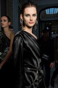 backstage-defile-altuzarra-automne-hiver-2019-2020-paris-coulisses-90.thumb.jpg.bf73527d15c5c22537c672cdaeadf812.jpg