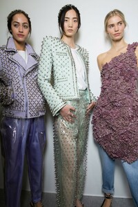 backstage-defile-balmain-automne-hiver-2019-2020-paris-coulisses-145.thumb.jpg.b5dc5ce9fcedb99e9cd87e0649aa495b.jpg