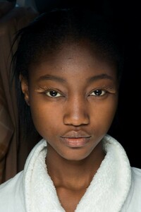 backstage-defile-beautiful-people-automne-hiver-2019-2020-paris-coulisses-28.thumb.jpg.86df70305f34fd1f312722aa012c8838.jpg