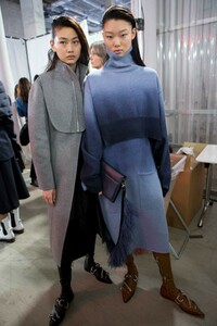 backstage-defile-cedric-charlier-automne-hiver-2019-2020-paris-coulisses-126.thumb.jpg.6e6eea47e1e0b3cc896e06ea13a7c81f.jpg