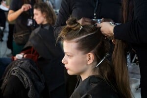 backstage-defile-cedric-charlier-automne-hiver-2019-2020-paris-coulisses-38.thumb.jpg.4350122f264e4afd991094e36fa25a18.jpg