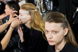 backstage-defile-cedric-charlier-automne-hiver-2019-2020-paris-coulisses-45.thumb.jpg.41a147e59dcd632751689da9ebbb5a4e.jpg