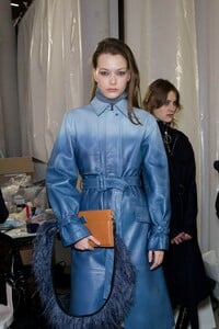 backstage-defile-cedric-charlier-automne-hiver-2019-2020-paris-coulisses-87.thumb.jpg.97fe4027b183f2a23e1912be4ee382e8.jpg