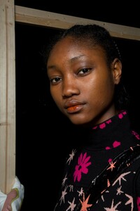 backstage-defile-drome-automne-hiver-2019-2020-paris-coulisses-59.thumb.jpg.498a5558fef8ee00893ab468b38ea3bc.jpg