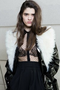 backstage-defile-giambattista-valli-automne-hiver-2019-2020-paris-coulisses-231.thumb.jpg.a84716f479698b0b03ffb4deb9e24491.jpg