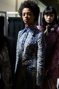 backstage-defile-giambattista-valli-automne-hiver-2019-2020-paris-coulisses-243.thumb.jpg.ca522860e31493bbd8d21ae064505d3a.jpg