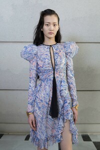 backstage-defile-giambattista-valli-automne-hiver-2019-2020-paris-coulisses-68.thumb.jpg.786cf891e804a957c9c7fbf11ddaf650.jpg