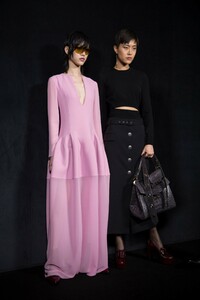 backstage-defile-givenchy-automne-hiver-2019-2020-paris-coulisses-102.thumb.jpg.6b41489102db3ec5607f66d2757c7206.jpg