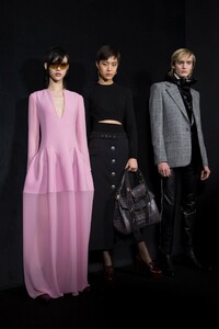 backstage-defile-givenchy-automne-hiver-2019-2020-paris-coulisses-103.thumb.jpg.e1dbb3c6b7e044943dc78bc591a47cf2.jpg