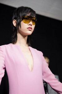 backstage-defile-givenchy-automne-hiver-2019-2020-paris-coulisses-106.thumb.jpg.29ae0d85caf8ca96164bfda28c146980.jpg