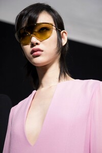 backstage-defile-givenchy-automne-hiver-2019-2020-paris-coulisses-110.thumb.jpg.a6c8b3dbc91b35f60c2cae7e16439a30.jpg