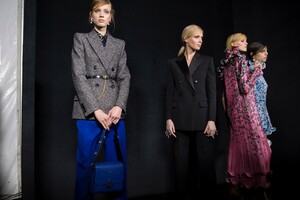 backstage-defile-givenchy-automne-hiver-2019-2020-paris-coulisses-114.thumb.jpg.2262a3b30940142e2ea7d40aba98ede9.jpg