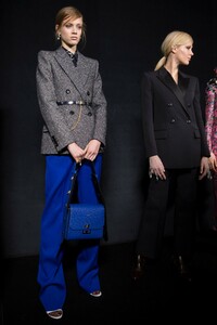 backstage-defile-givenchy-automne-hiver-2019-2020-paris-coulisses-115.thumb.jpg.c704b954ae3f95dc57efe30ec030c709.jpg