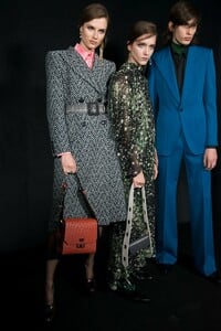 backstage-defile-givenchy-automne-hiver-2019-2020-paris-coulisses-139.thumb.jpg.4b81af1a3611e33637a38e0ccccb93bb.jpg