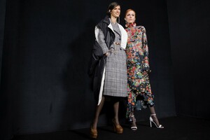 backstage-defile-givenchy-automne-hiver-2019-2020-paris-coulisses-18.thumb.jpg.54384805cbffc89a5ee2338fdf878941.jpg