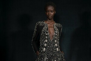 backstage-defile-givenchy-automne-hiver-2019-2020-paris-coulisses-199.thumb.jpg.f1e42d29ba0562a78d0a9cd147a21274.jpg