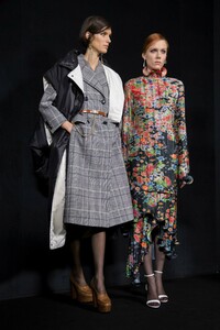 backstage-defile-givenchy-automne-hiver-2019-2020-paris-coulisses-20.thumb.jpg.40889e8209067818cc14903d97eeb818.jpg