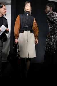 backstage-defile-givenchy-automne-hiver-2019-2020-paris-coulisses-89.thumb.jpg.2328029250cd41d7c4189e504b10540e.jpg