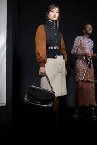 backstage-defile-givenchy-automne-hiver-2019-2020-paris-coulisses-92.thumb.jpg.4714e3ae998bbb1e0bf6ffc4c50cf28e.jpg