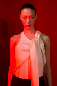 backstage-defile-haider-ackermann-automne-hiver-2019-2020-paris-coulisses-48.thumb.jpg.ccf9e7f868684fc57456252712fb0c58.jpg