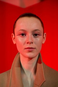 backstage-defile-haider-ackermann-automne-hiver-2019-2020-paris-coulisses-61.thumb.jpg.2e20daba03beca4d30210b03080b55c1.jpg
