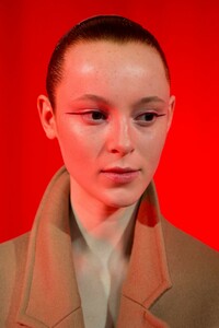 backstage-defile-haider-ackermann-automne-hiver-2019-2020-paris-coulisses-62.thumb.jpg.8586a53af7d8a268e52853559b64b06b.jpg