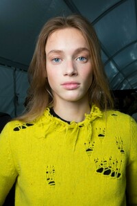 backstage-defile-isabel-marant-automne-hiver-2019-2020-paris-coulisses-13.thumb.jpg.e95a8e1735f984485c05c656bc5d28e1.jpg