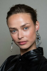 backstage-defile-isabel-marant-automne-hiver-2019-2020-paris-coulisses-134.thumb.jpg.40d93bf80e46ecd2c41b603f9bdabfef.jpg
