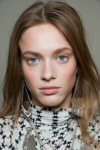 backstage-defile-isabel-marant-automne-hiver-2019-2020-paris-coulisses-136.thumb.jpg.d8f44f591cd994d7a21154f5170d9d9b.jpg